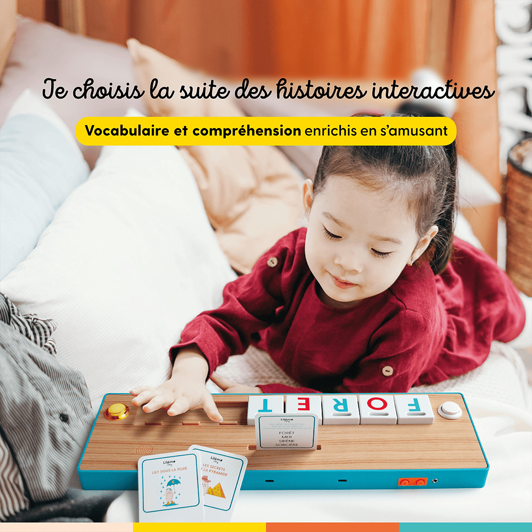 Un enfant participe à des histoires interactives